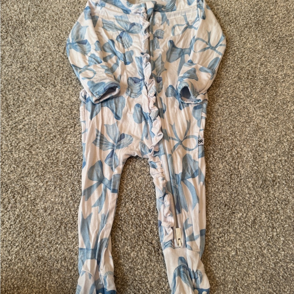 Bums and Roses Blue Bow Footie 0-3m